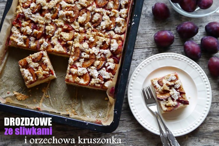 Ciasto drożdżowe ze śliwkami i orzechową kruszonką