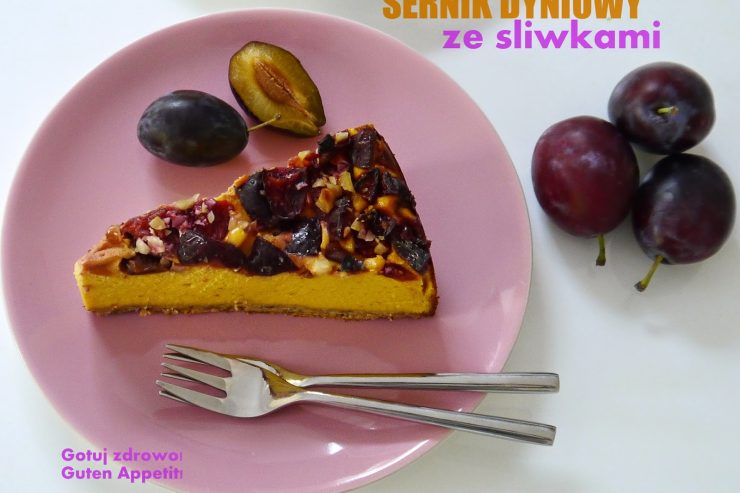 Sernik dyniowy ze śliwkami