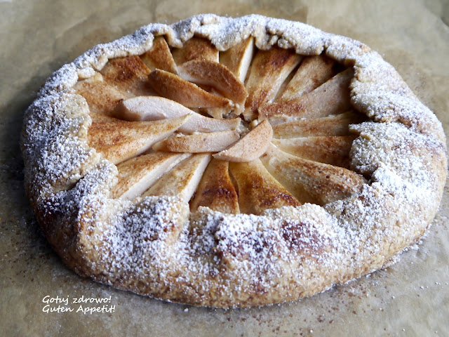 Tarta marcepanowa z gruszkami